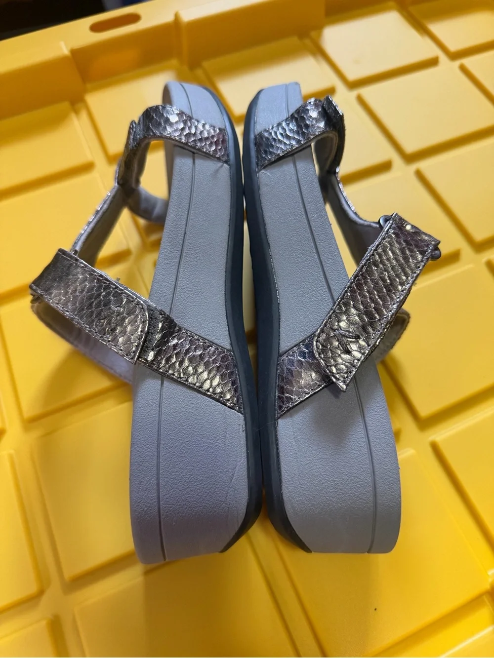 Vionic Metallic Silver Snake-Print Slide Adjustable Sandals women’s size 7